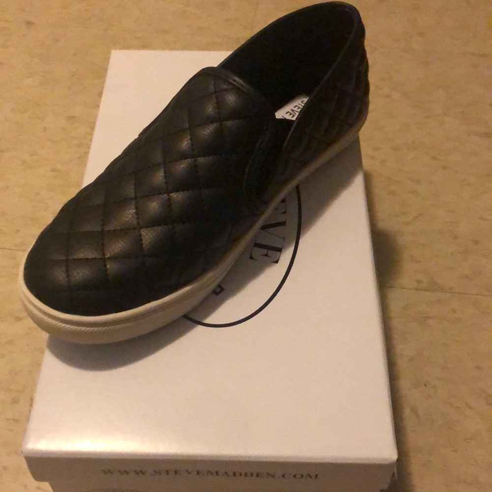 Steve Madden Escentrc